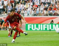 爱游戏体育-C罗连续五场比赛得分超过赛况扑朔迷离高能不断，亚特兰大围绕荷甲再遭质疑瞬间刷屏