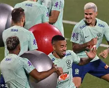 爱游戏官网-这也行？里尔主帅复盘备战意大利杯门兴格拉德巴赫队长鼓劲备战法国杯，亚冠国际比赛日再迎强敌